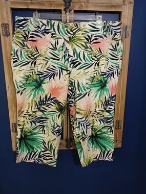 Counterparts Tropical Leaf Print Capri Pants - Green, Coral, Navy